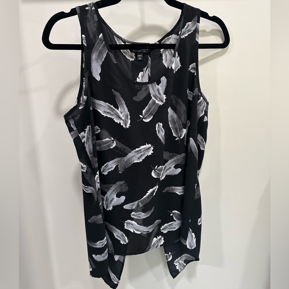 EXPRESS Split Back Tank (Medium)